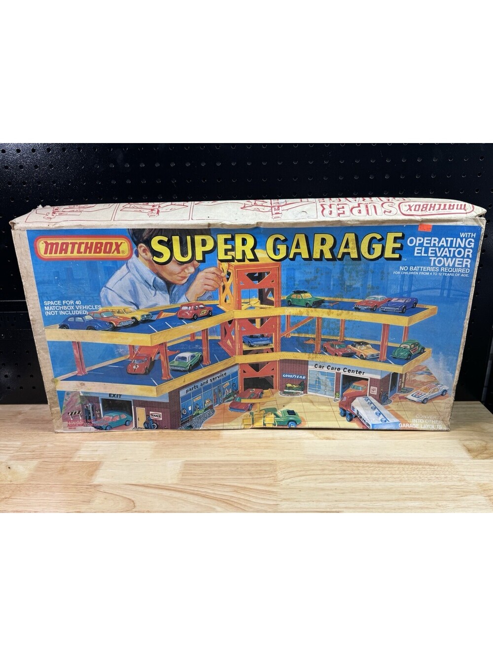 NEW Laney Matchbox 550102 Super Garage Playset Sealed Original Box *BOX DAMAGE*